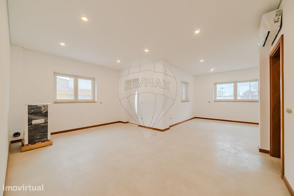 4 bedrooms House in Sao Joao da Madeira, Portugal No. 290816