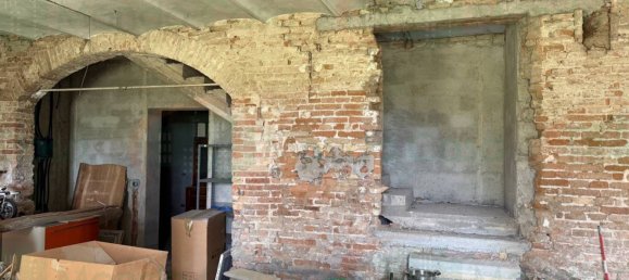 2 bedrooms House in Ravenna, Italy No. 271537 4