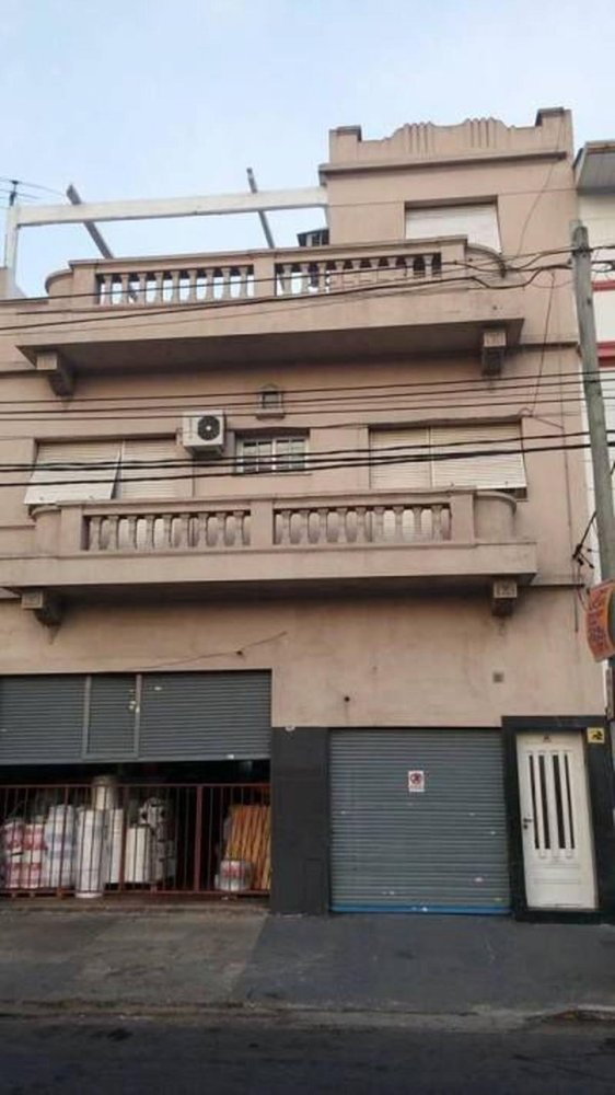 3 bedrooms House in Lanus, Argentina No. 4972