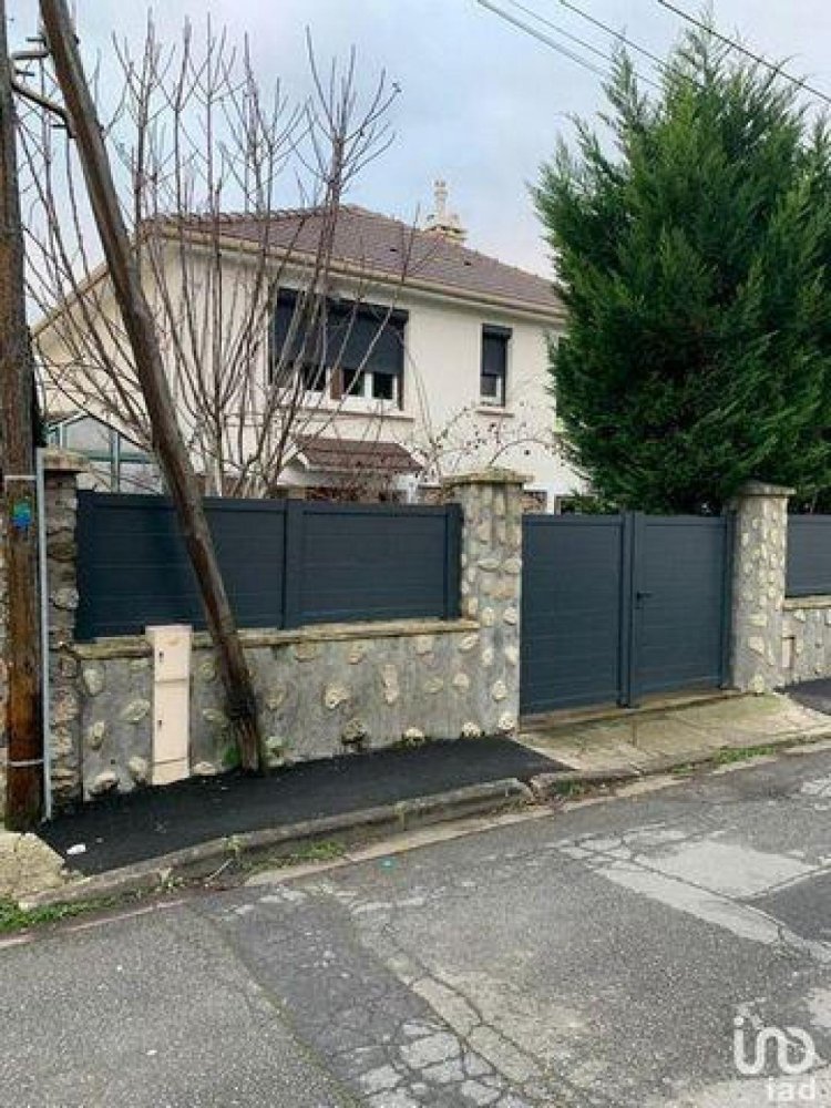 4 chambres Maison à Morangis, France No. 23831