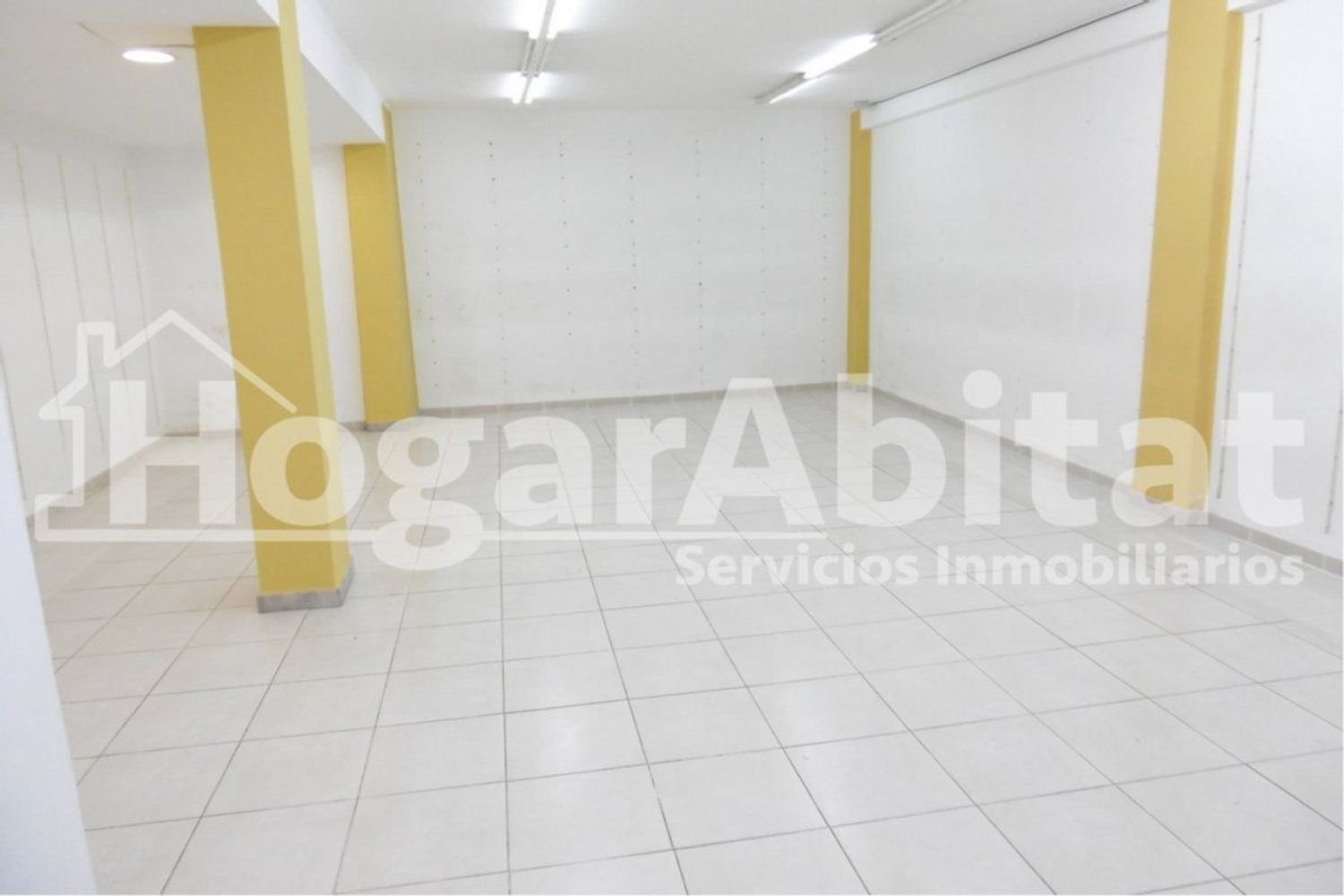 Propriété commerciale à Castellon de la Plana, Spain 233m² No. 30497