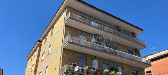 3 rooms Apartment in Mentana, Italy No. 267403 3