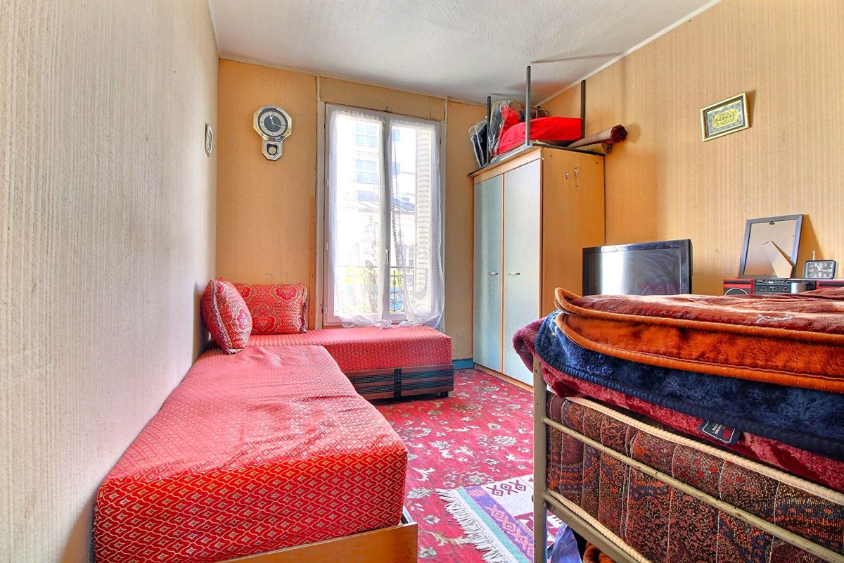 Apartamento de 1 dormitorio en Clichy, France No. 132563