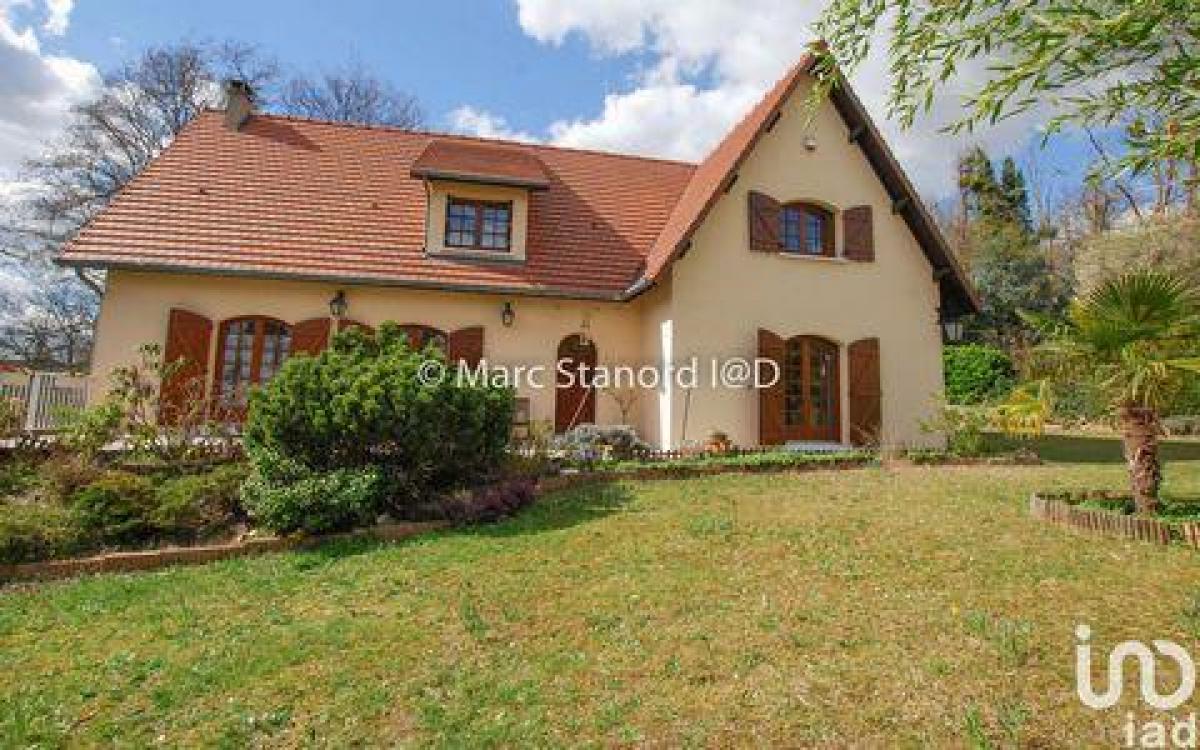 4 bedrooms House in Linas, France No. 7164