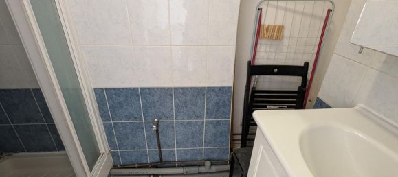 Studio in Paris, France No. 310619 6