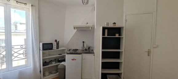 Studio in Paris, France No. 310619 2