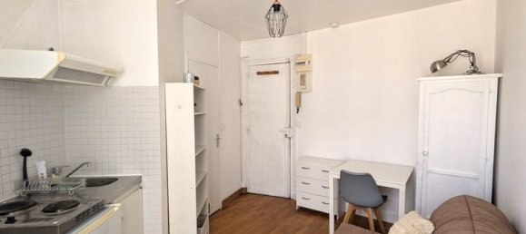 Studio in Paris, France No. 310619 3