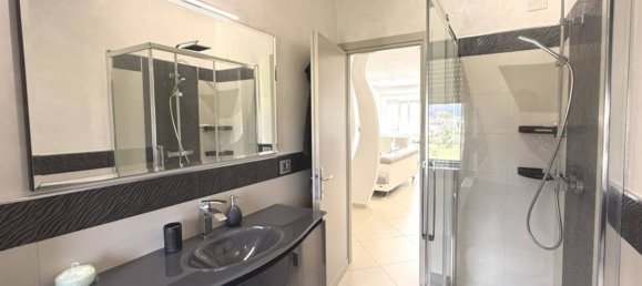 5 bedrooms Apartment in Fondi, Italy No. 337031 8