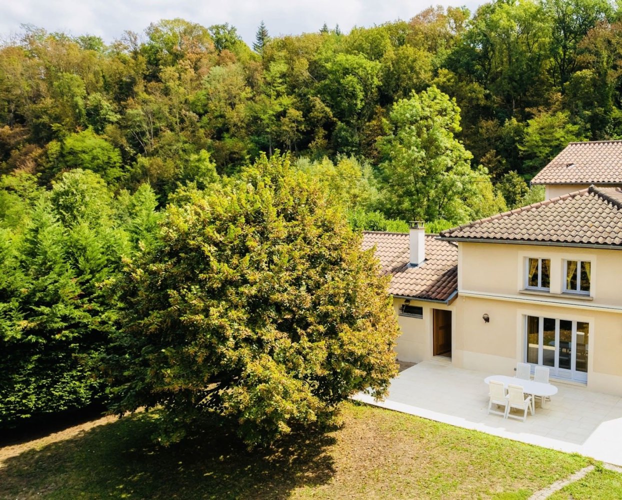 3 bedrooms House in Rhone, France No. 308022