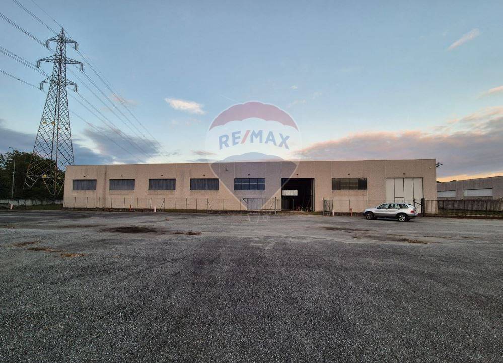 2283m² Warehouse in Castelletto sopra Ticino, Italy No. 264965