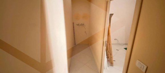 Propiedad comercial de 2 habitaciónes en Molfetta, Italy No. 22368 14