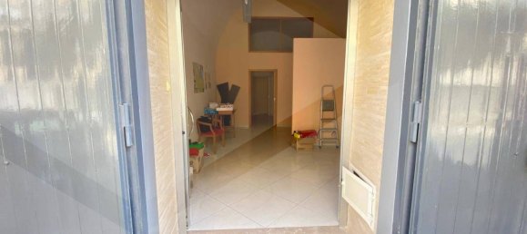 Propiedad comercial de 2 habitaciónes en Molfetta, Italy No. 22368 5