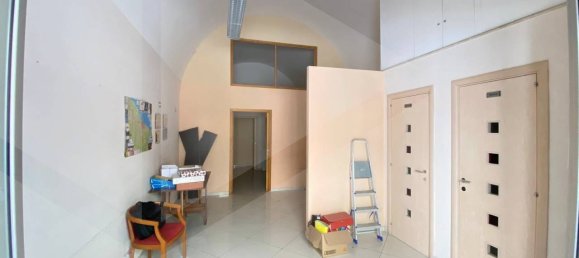 Propiedad comercial de 2 habitaciónes en Molfetta, Italy No. 22368 2