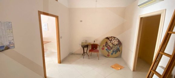 Propiedad comercial de 2 habitaciónes en Molfetta, Italy No. 22368 12