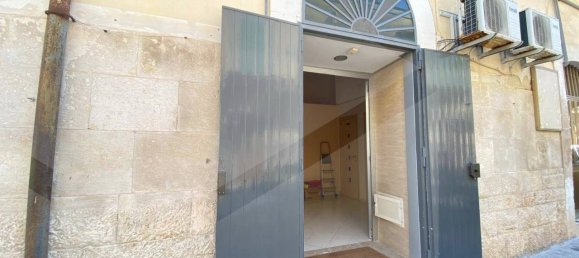 Propiedad comercial de 2 habitaciónes en Molfetta, Italy No. 22368 4