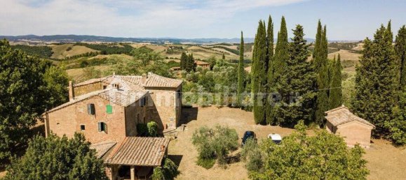 4 bedrooms House in Asciano, Italy No. 57596 3