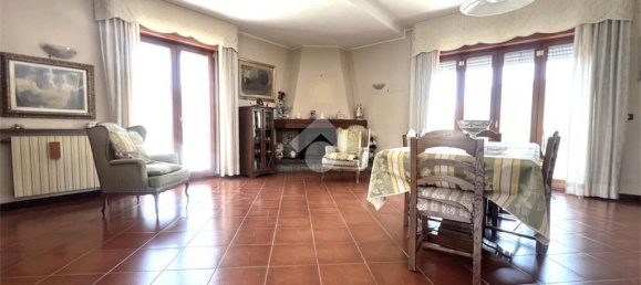 4 bedrooms Apartment in Casoria, Italy No. 291860 8