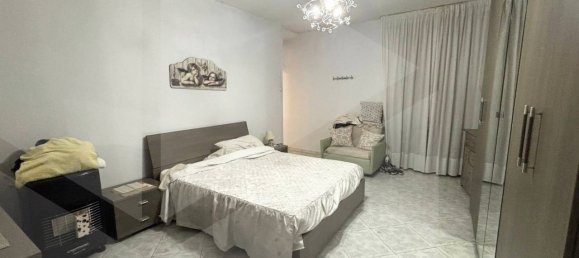 2-salle Appartement à Pomigliano d'Arco, Italy No. 25028 10