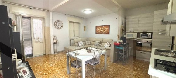 2-salle Appartement à Pomigliano d'Arco, Italy No. 25028 4