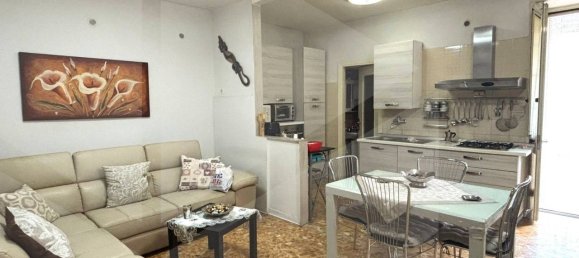 2-salle Appartement à Pomigliano d'Arco, Italy No. 25028 6