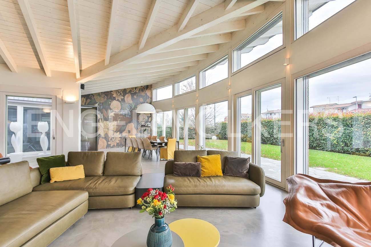 Villa de 5 dormitorios en Carugate, Italy No. 126316