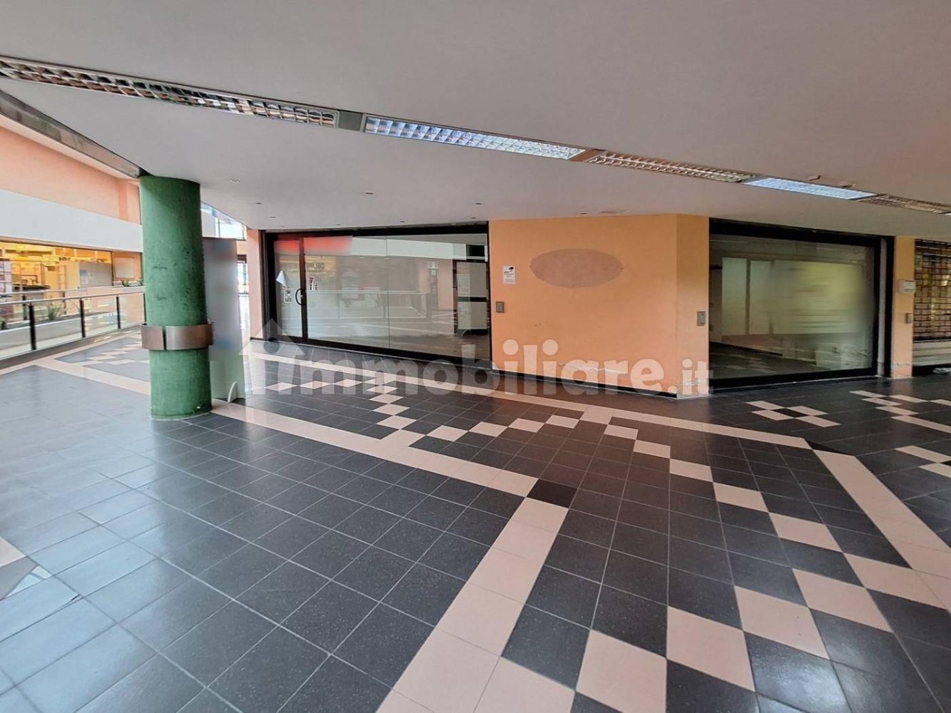 Коммерческая недвижимость 106м² в Понтедера, Италия № 349255