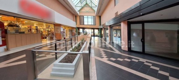 Коммерческая недвижимость 106м² в Понтедера, Италия № 349255 3