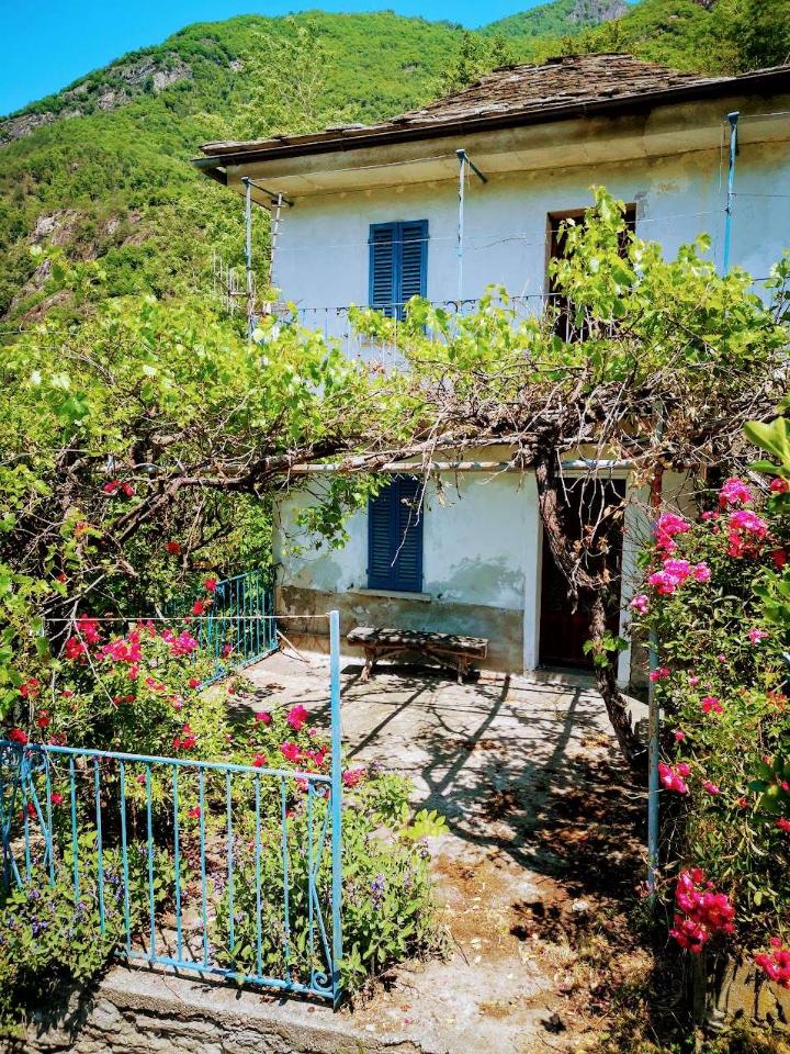 Casa de 20 habitaciónes en Vogogna, Italy No. 137087