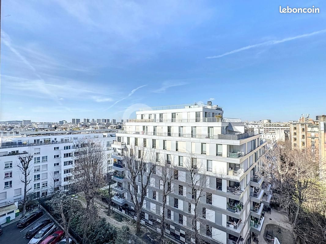 2 bedrooms Apartment in Paris, France No. 143107
