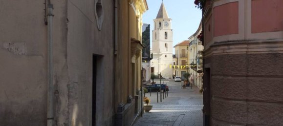 5 rooms House in Castelluccio Inferiore, Italy No. 31881 31