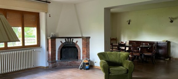 9 rooms House in Barga, Italy No. 91359 8