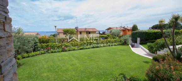 Apartamento de 3 dormitorios en Padenghe sul Garda, Italy No. 247822 2