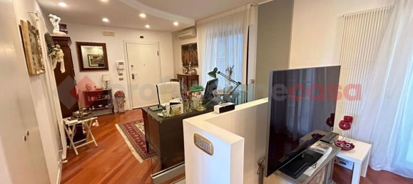 Квартира с 3 комнатами в Модуньо, Италия № 21974 3