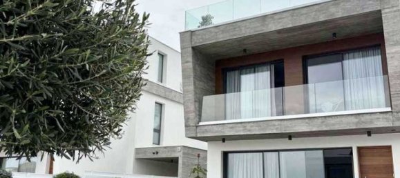 Propiedad comercial de 4 dormitorios en Chloraka, Cyprus No. 106069 2