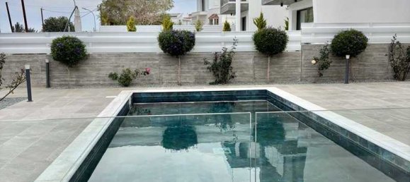 Propiedad comercial de 4 dormitorios en Chloraka, Cyprus No. 106069 3