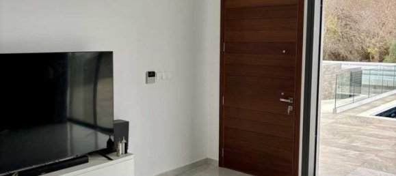 Propiedad comercial de 4 dormitorios en Chloraka, Cyprus No. 106069 7