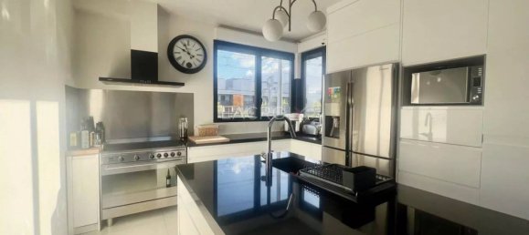 4 bedrooms House in Arcueil, France No. 182468 10