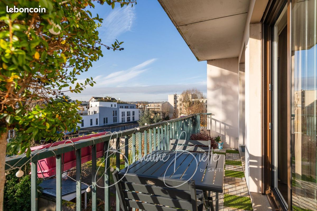 3 bedrooms Apartment in Le Vesinet, France No. 291373