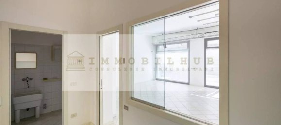 3غرفة عقار تجاري في Lissone, Italy رقم 262503 10