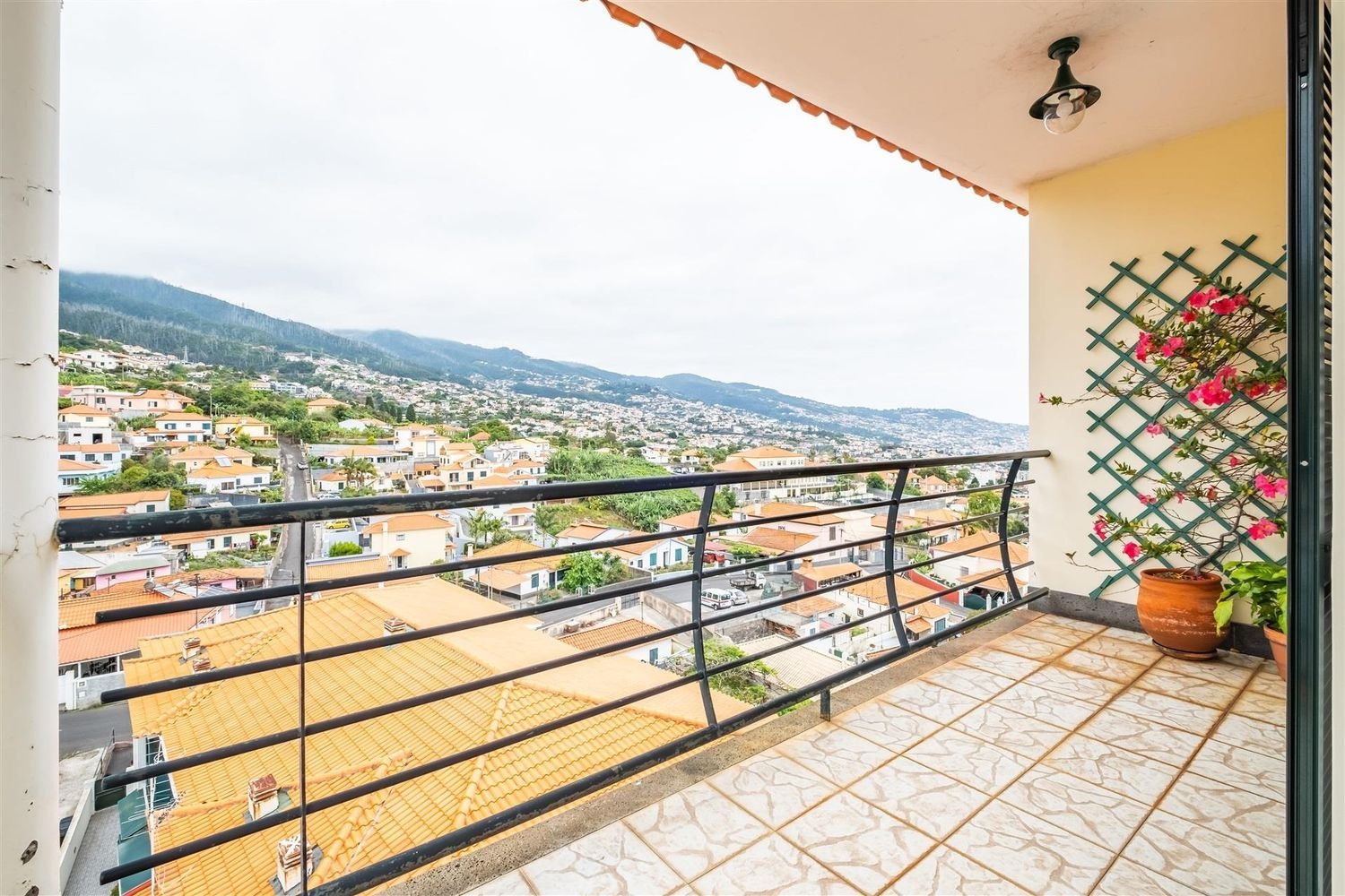 Casa de 3 dormitorios en Funchal, Portugal No. 135170