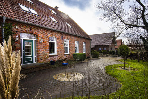 Adosado de 6 habitaciónes en Aurich, Germany No. 191272