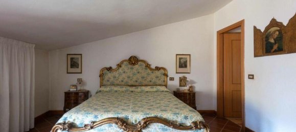 5 bedrooms House in Cetona, Italy No. 57854 24