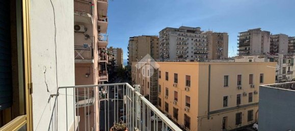 Apartamento de 2 dormitorios en Torre Annunziata, Italy No. 377238 2