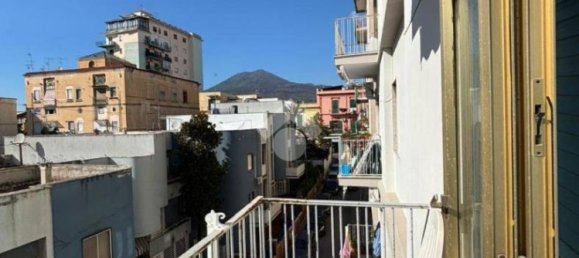 Apartamento de 2 dormitorios en Torre Annunziata, Italy No. 377238 3