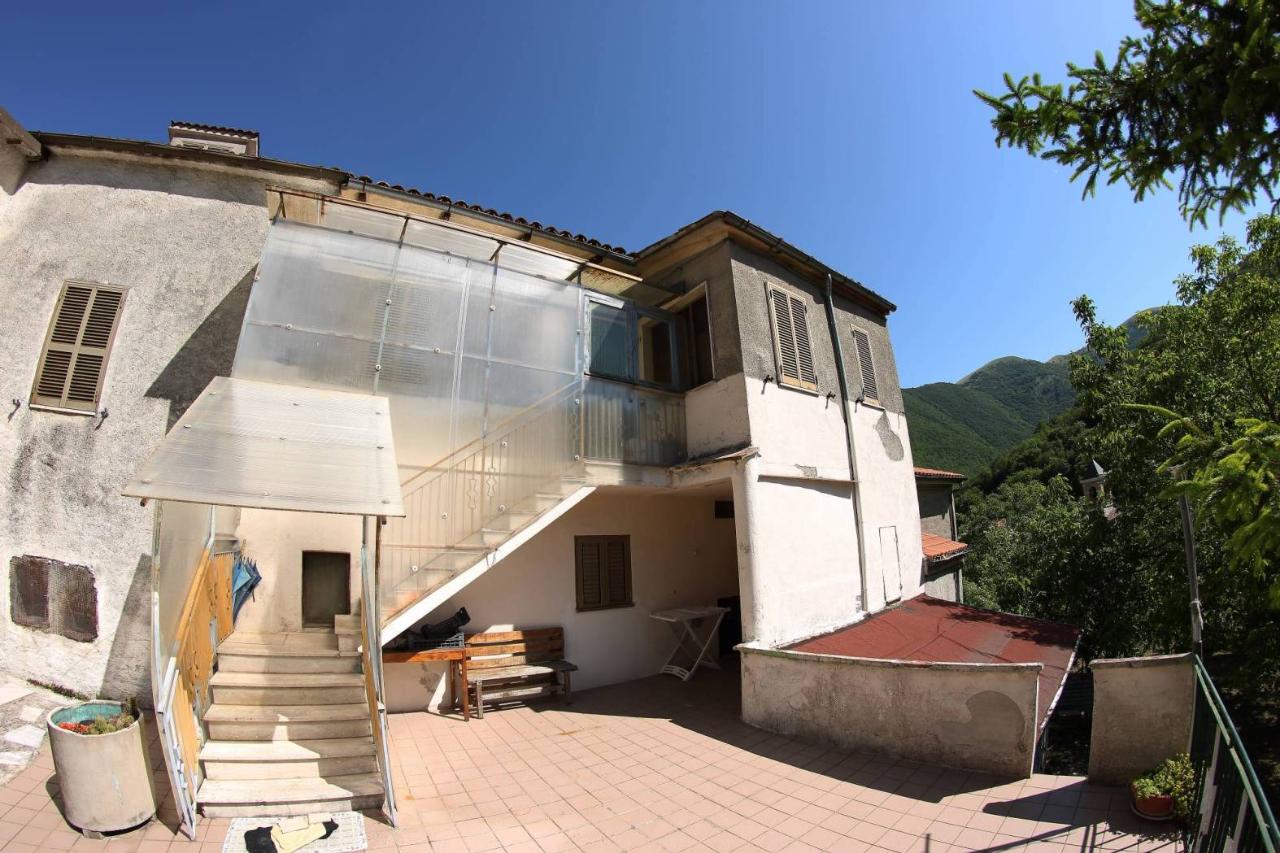 5 rooms House in Fabriano, Italy No. 158718