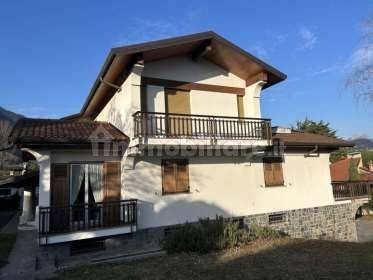 6 غرف نوم فيلا في Erba, Italy رقم 2850