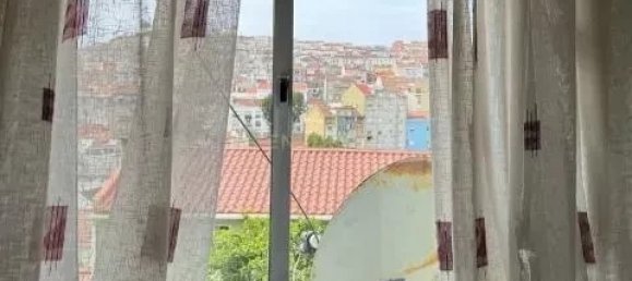 200m² Commercial property in Amadora, Portugal No. 236220 23