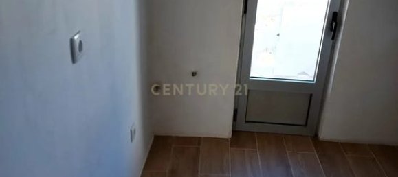 200m² Commercial property in Amadora, Portugal No. 236220 2