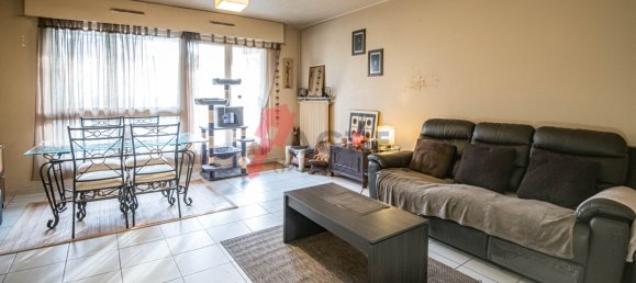 2 bedrooms Apartment in Evry, France No. 162584 2