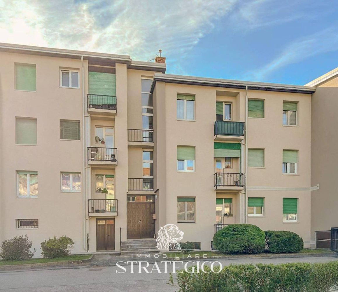 Квартира с 3 спальнями в Арона, Италия № 266893